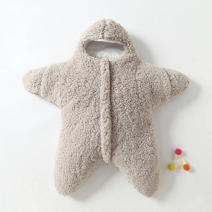 Warm baby star sleeping bag, soft fleece infant wrap for cozy and secure sleep.