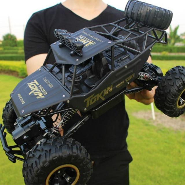 Unisex 4x4 RC Monster Truck, high-speed remote control off-road vehicle for kids & adults. Durable toy.
