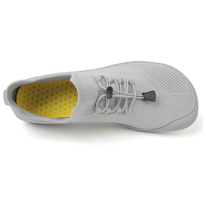 Flexible unisex active shoes, ideal for everyday wear, with convenient toggle lace closure.
