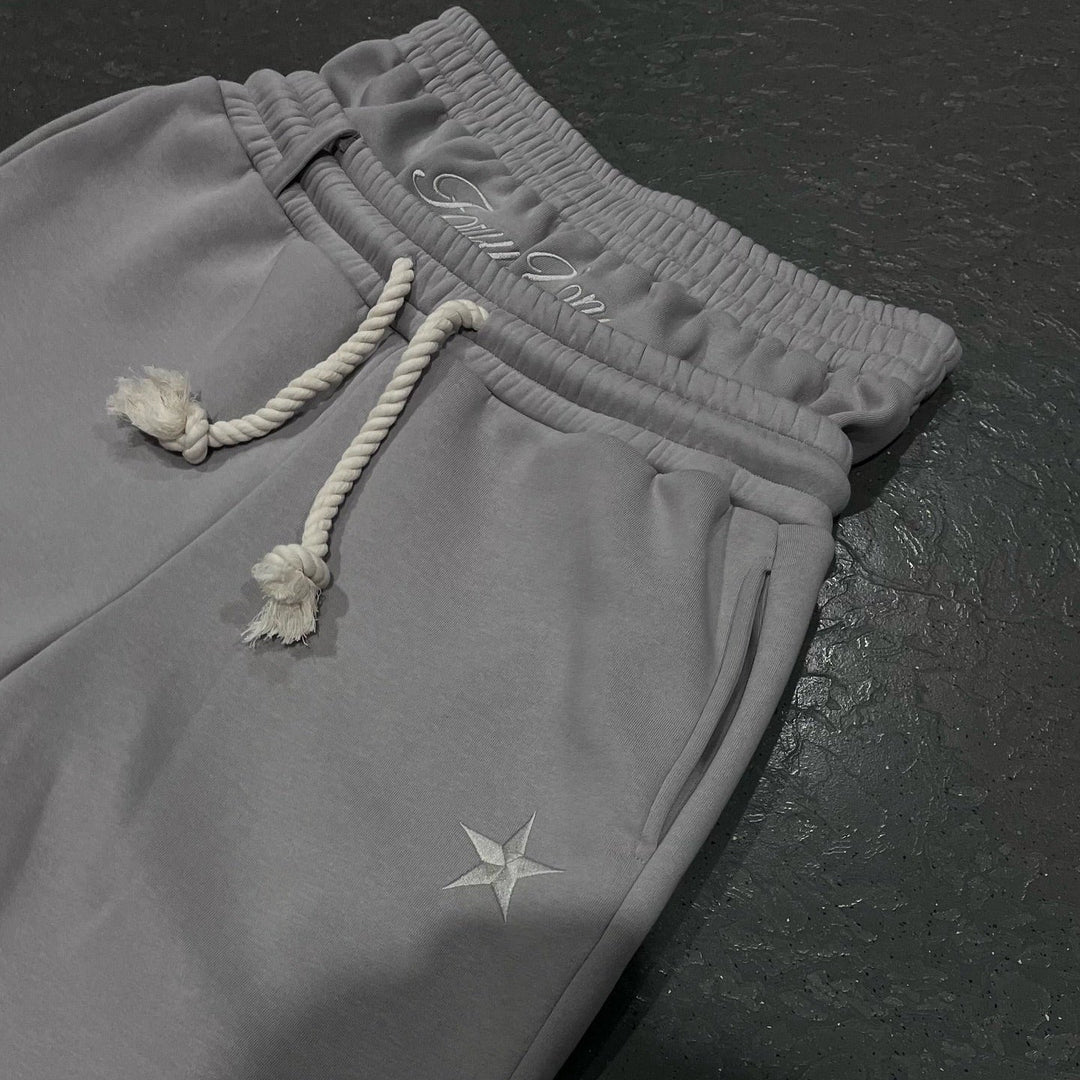 Versatile baggy unisex joggers with practical pockets, suitable for activewear or daily relaxed comfort.