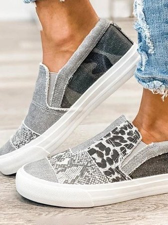 Comfortable unisex slip-on shoes for men and women, built with strategic arch support