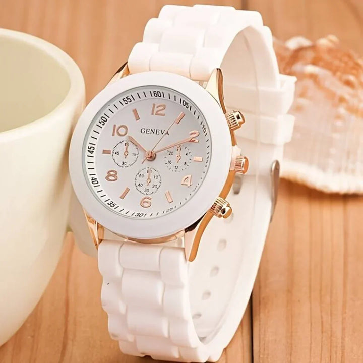 Unisex casual quartz watch with a comfortable silicone strap, perfect for everyday wear.