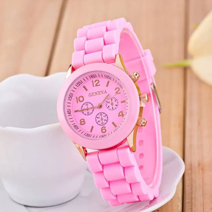 Durable silicone strap watch, a unisex quartz casual accessory for daily style.
