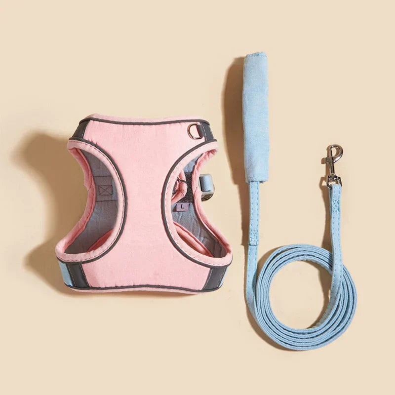 Durable walking harness for cats, featuring reflective elements for added visibility.