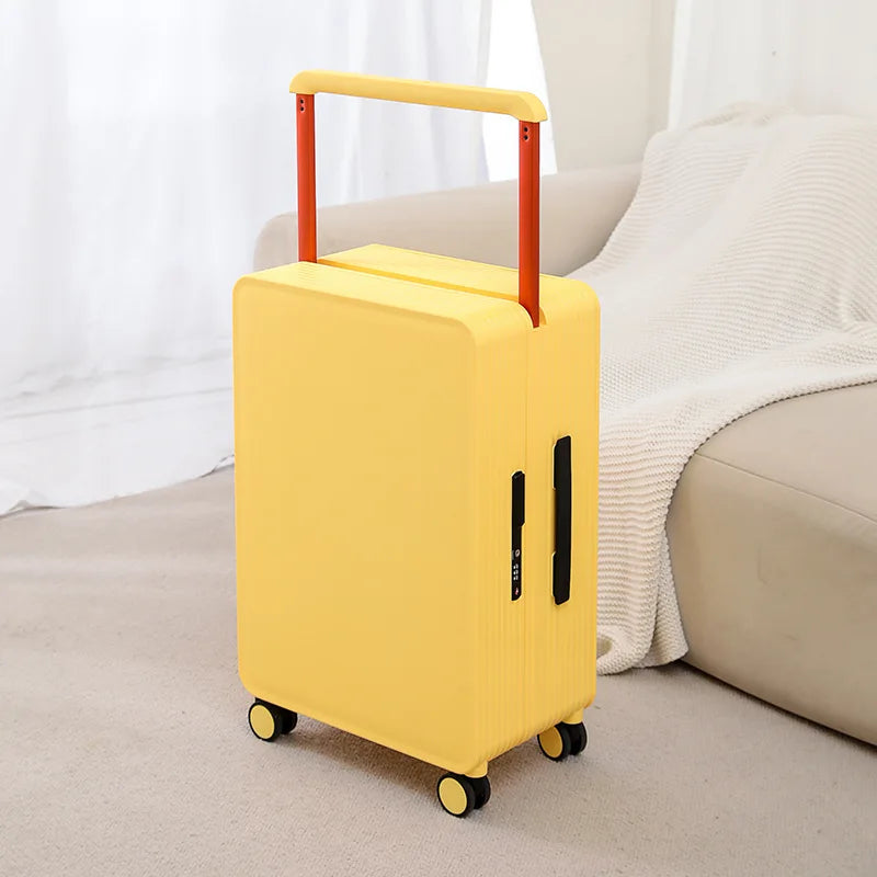 Robust PP hardshell suitcase, Dublin model, protects belongings. Ideal durable checked bag for travel.