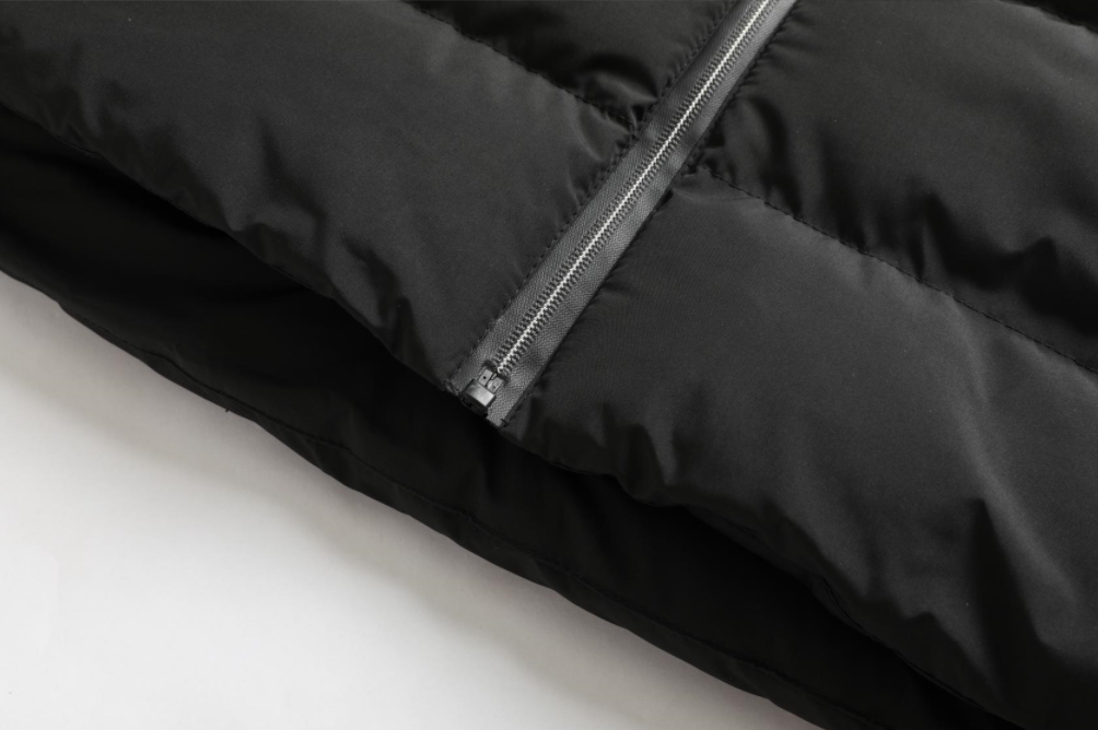 Practical unisex heated jacket, water-repellent, adjustable heat, ensuring warmth in diverse outdoor gear scenarios.