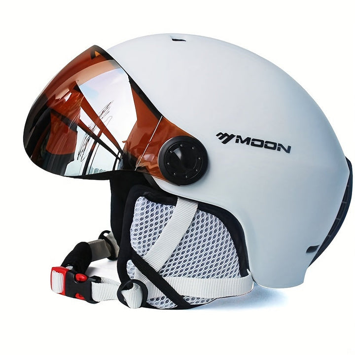 Safe ski helmet with removable ear pads & lining for easy cleaning. Essential head protection for skiers.