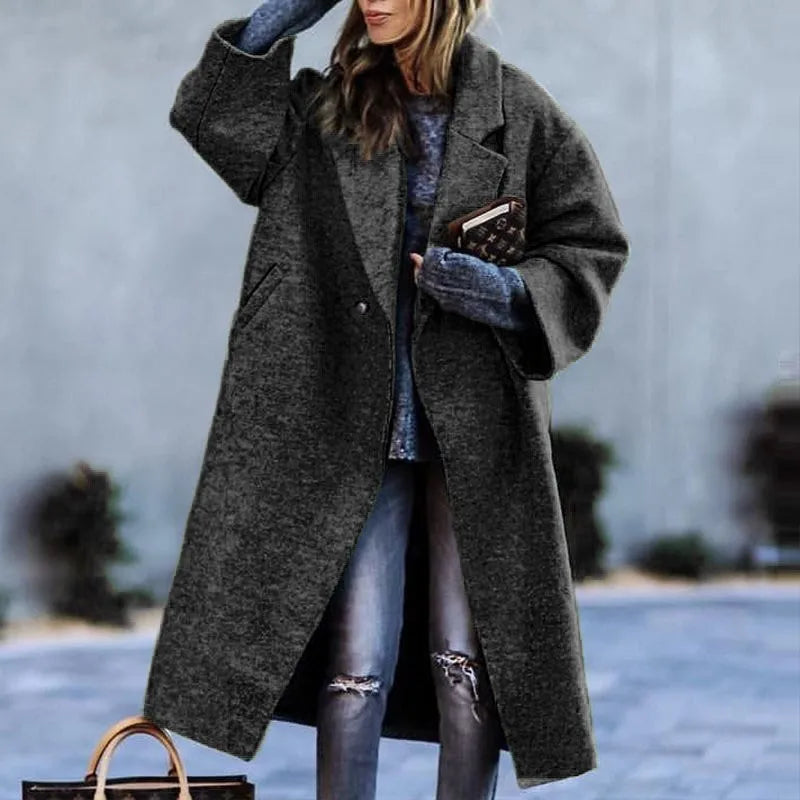 Modern oversized coat with stylish details, a comfortable unisex jacket for any occasion.