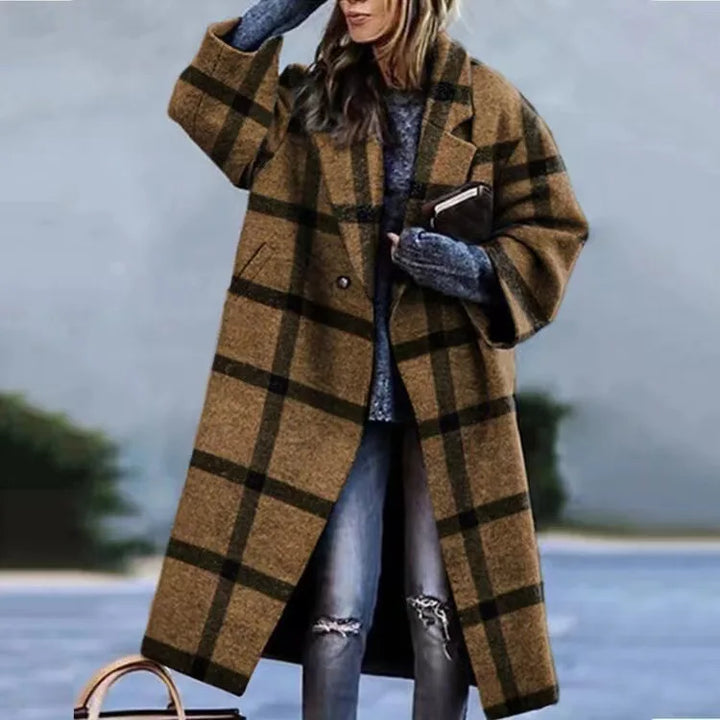 Unisex oversized coat in a chic style, offering ultimate comfort and versatility.