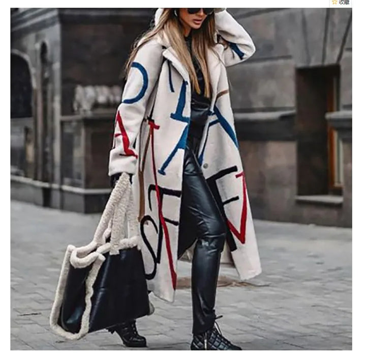Fashionable oversized jacket for all seasons, a comfortable and stylish unisex coat.