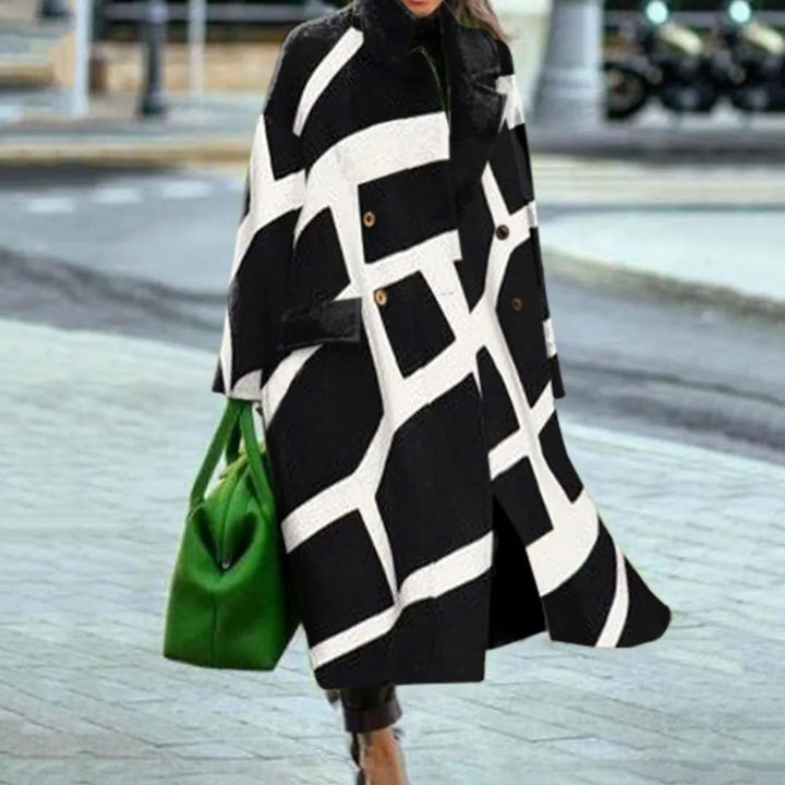 Versatile oversized coat, a comfortable and trendy unisex outerwear for any occasion.