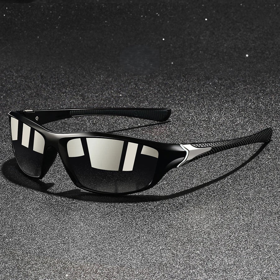 Close-up lens detail: Unisex polarised sunglasses showing UV400 filter & anti-glare tech.