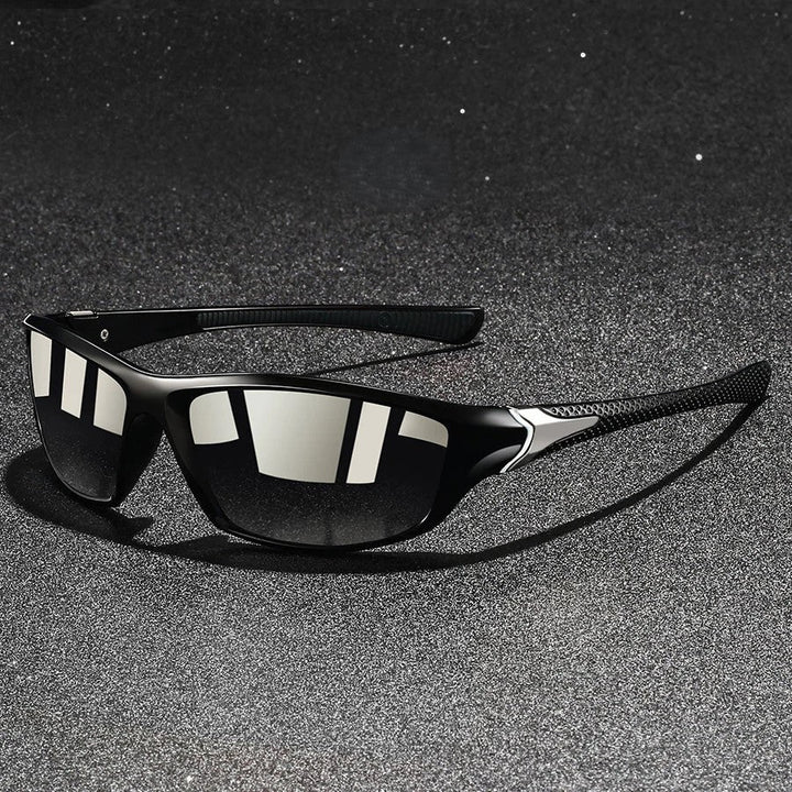 Close-up lens detail: Unisex polarised sunglasses showing UV400 filter & anti-glare tech.