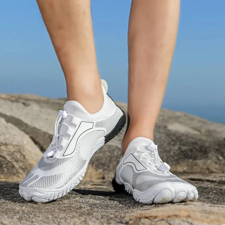 Unisex quick-dry aqua water shoes for beach & outdoor adventures, breathable & lightweight.