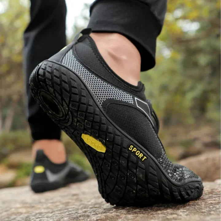 Breathable aqua shoes for men & women, ideal for beach sports & wet environments.