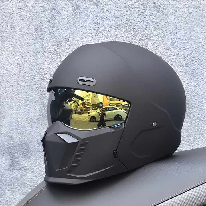 Unisex retro motorcycle helmet, DOT/ECE certified, classic open-face style for safe cruising.