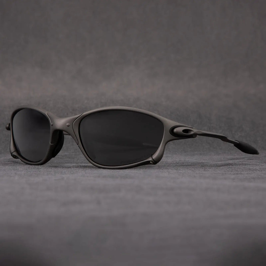 High-performance unisex sporty sunglasses: metallic frame, red polarized lenses. UV400 & glare reduction for active wear.