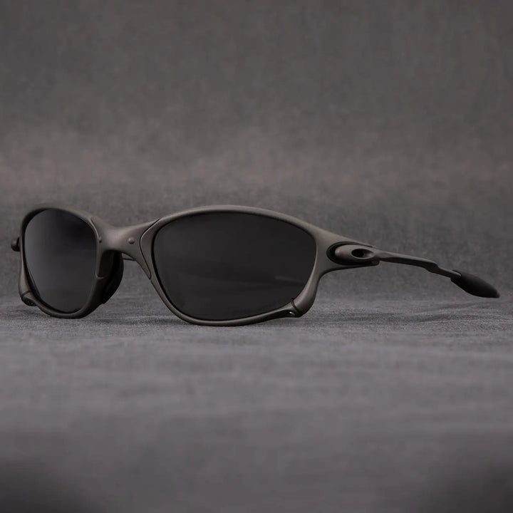 High-performance unisex sporty sunglasses: metallic frame, red polarized lenses. UV400 & glare reduction for active wear.