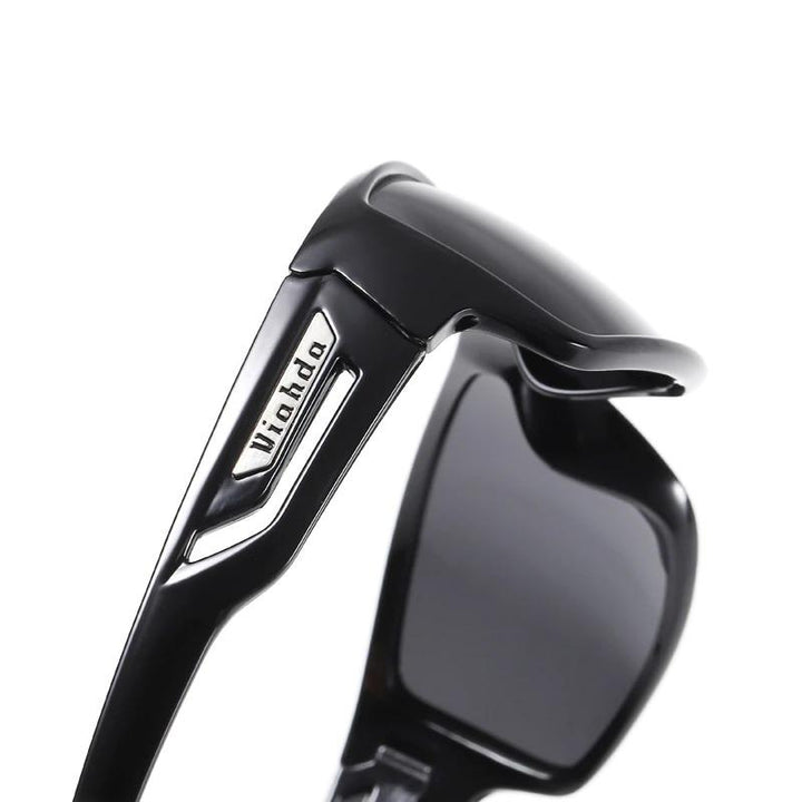Polycarbonate sporty polarized sunglasses, UV400, anti-glare for active outdoor use.