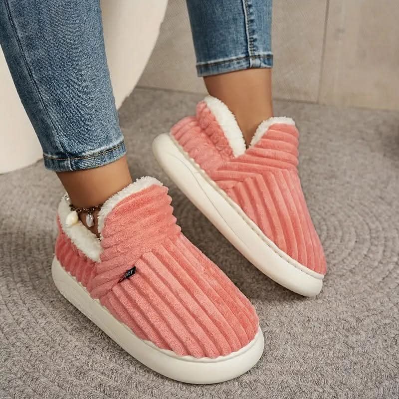 Unisex thermal slippers, grey, providing ultimate indoor warmth and soft cushioned comfort.