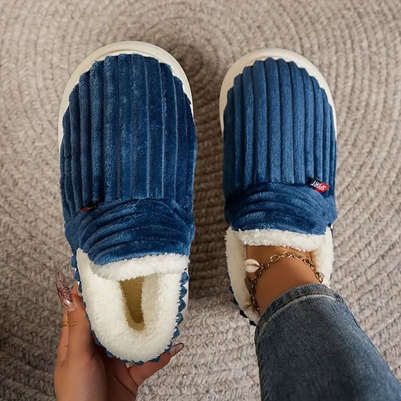 Durable thermal unisex house slippers with a non-slip grip, ensuring cozy warmth and indoor comfort.
