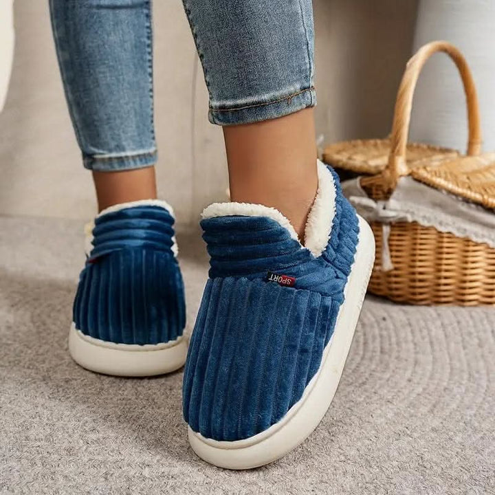 Ultra-comfortable thermal unisex slippers, cushioned for soft steps & supreme indoor warmth.