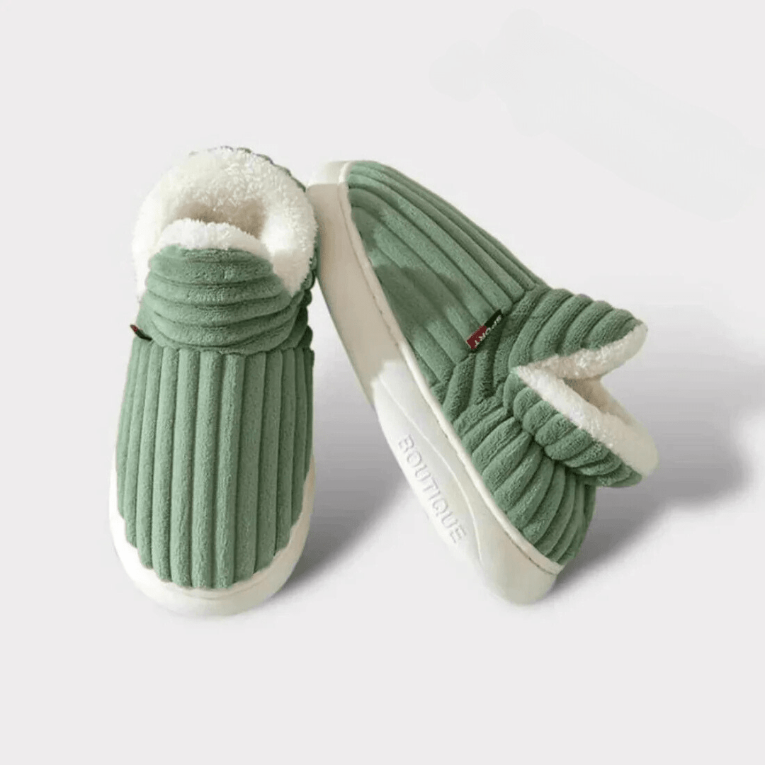 Soft thermal unisex slippers, non-slip, cushioned, designed for ultimate indoor warmth and comfort.