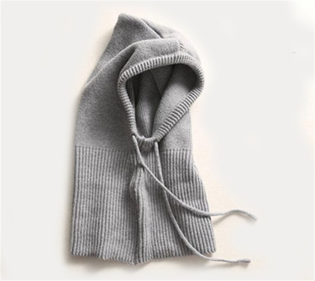 Warm unisex hooded thermal beanie, ideal for cold weather outdoor activities & winter sports.