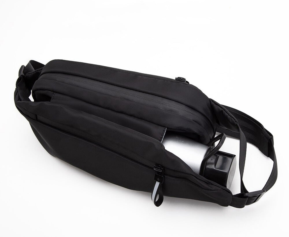 Outdoor hiking gear: a water-resistant waist bag, robust & spacious. Keep your essentials safe on trails.