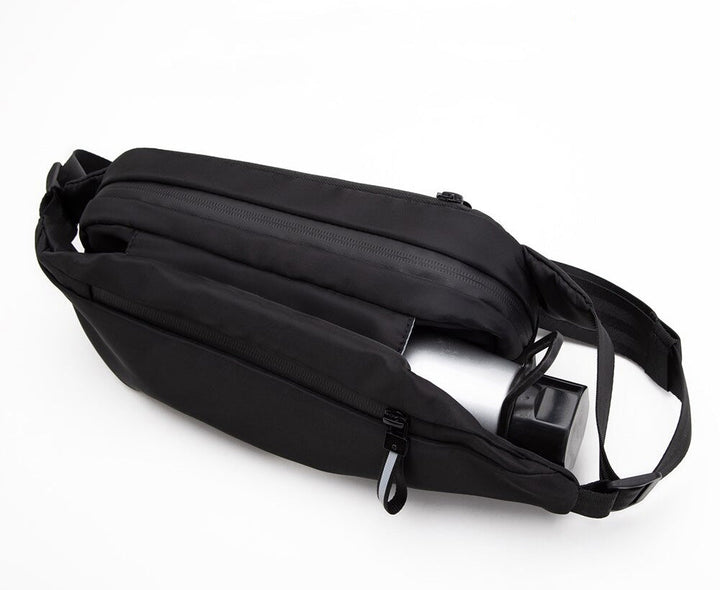 Outdoor hiking gear: a water-resistant waist bag, robust & spacious. Keep your essentials safe on trails.