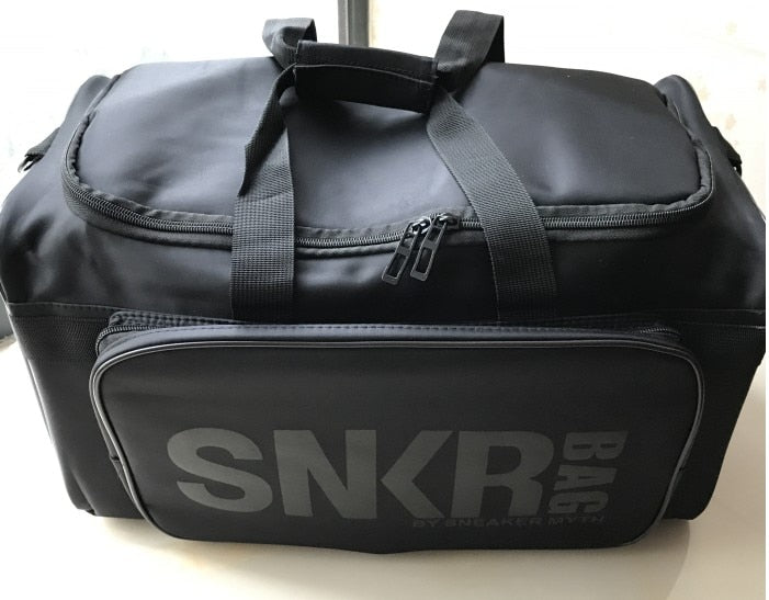 Everyday water-resistant sneaker & travel bag. Adjustable compartments for essentials & footwear.