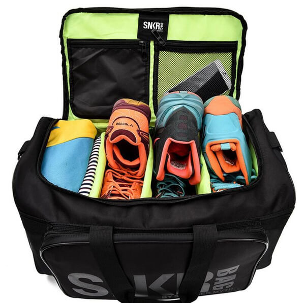 Versatile unisex gear duffel bag. Water-resistant with adjustable dividers for shoes & sportswear.