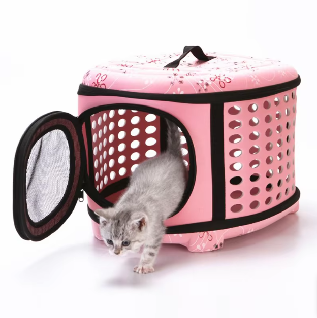 Ventilated cat carrier bag for safe pet travel & outings, ideal pet supplies.