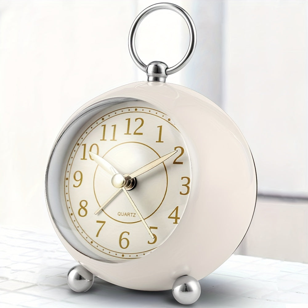 Retro battery-powered alarm clock, clearly readable dial & gentle night light for bedrooms.