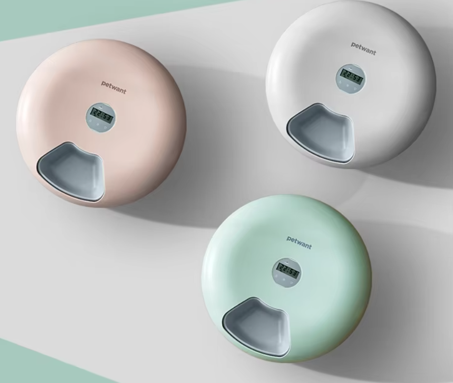 Smart digital automatic pet feeder, programmable for precise portion control & meal times.