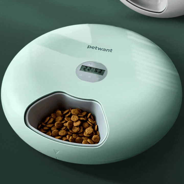 Reliable automatic pet food dispenser, ensures your cat or dog is fed on schedule.