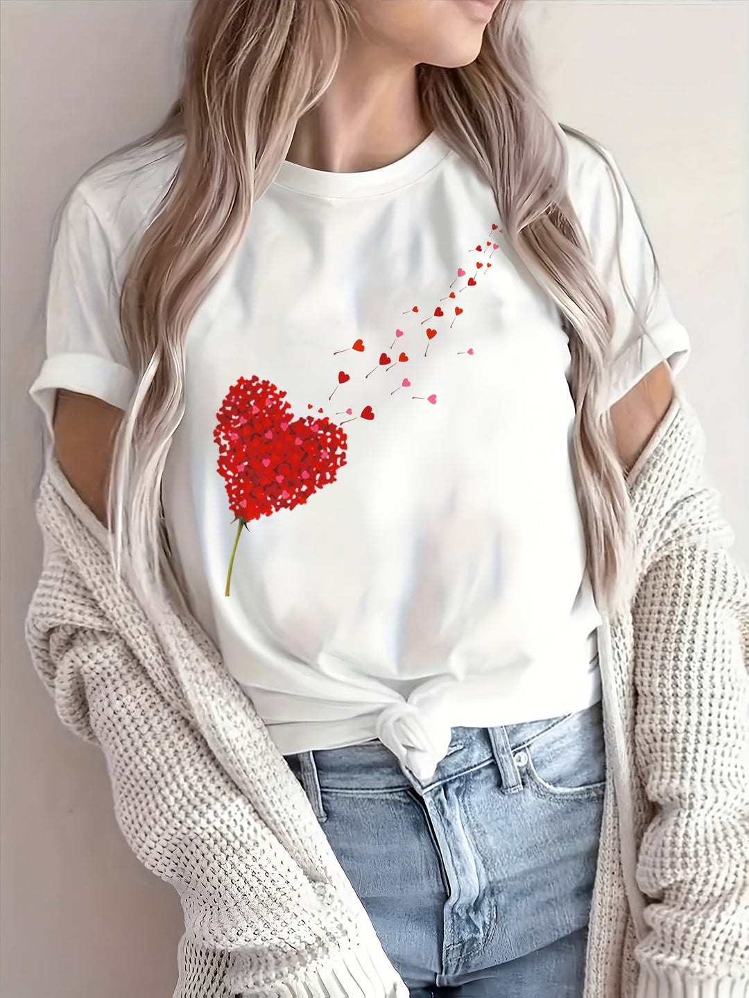 Romantic style women's white t-shirt with heart floral print, ideal for casual summer fashion.