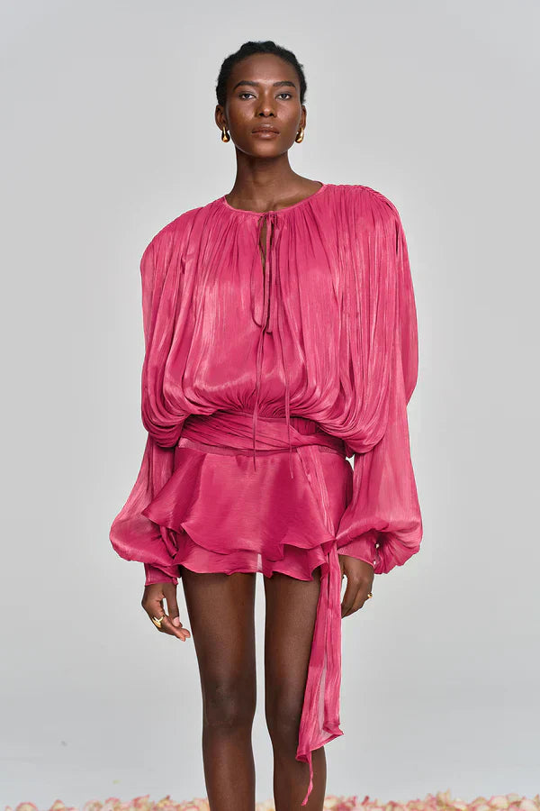 Versatile women's mini dress, great for parties, with elegant balloon sleeves and a fun ruffle hem