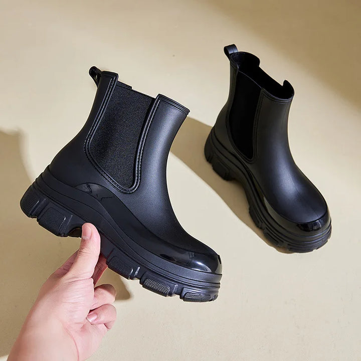 Comfortable women's slip-on ankle boots with a trendy chunky sole, ideal for winter.