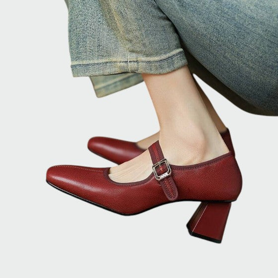 Elegant women's footwear: Block heel Mary Janes with a stylish buckle design, perfect for fashion