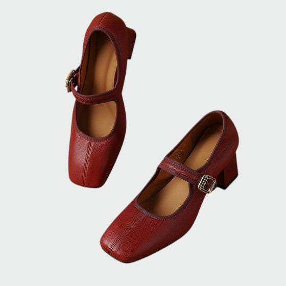 Classic women's block heel Mary Jane shoes featuring a sleek buckle detail for everyday wear