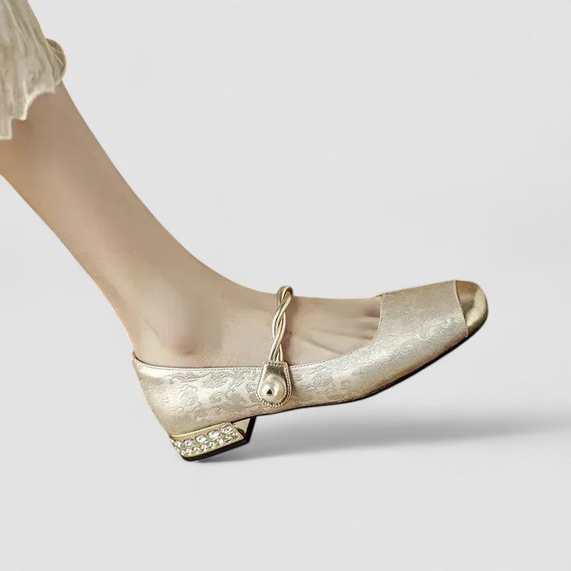 Versatile women's orthopedic Mary Jane low heel shoes, perfect for pairing with various daily outfits.