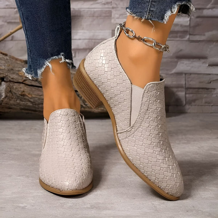 Elegant black vegan leather oxford shoes for women, providing comfort for all-day wear.