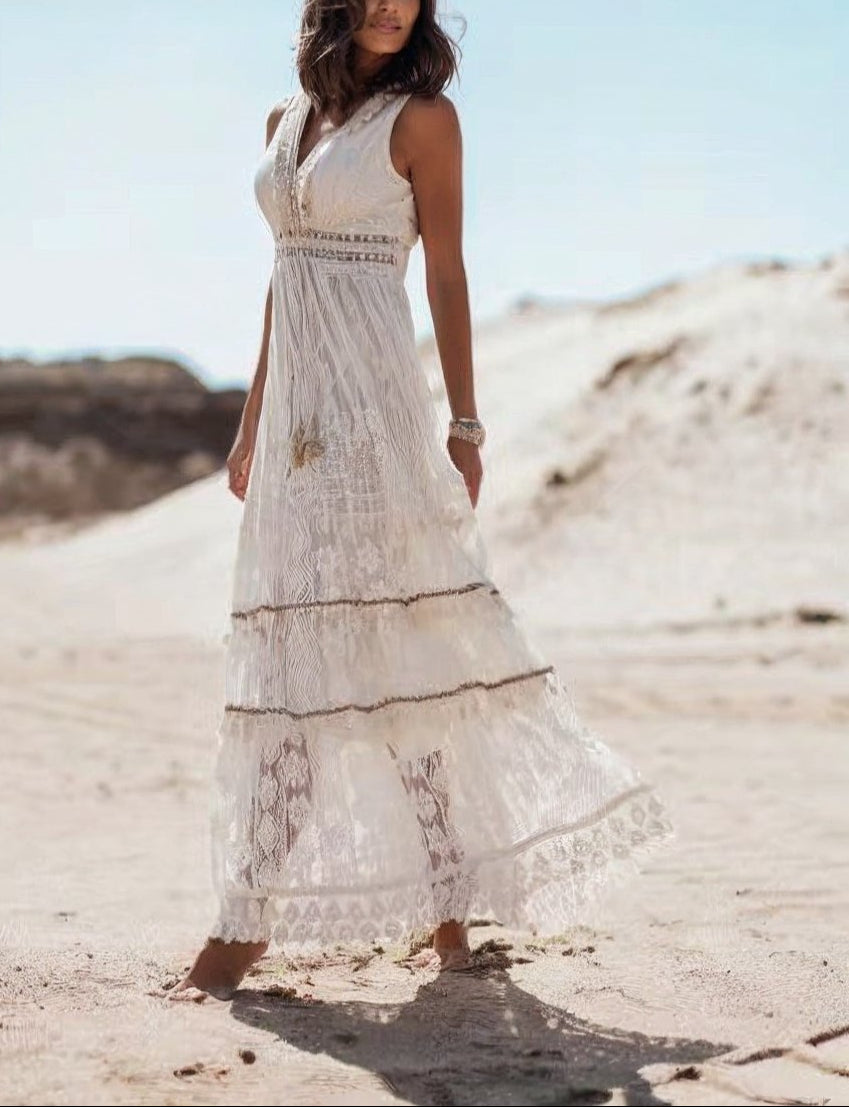 Elegant women's flowy maxi dress, sleeveless V-neck with lace details, ideal for summer, casual or beachwear.