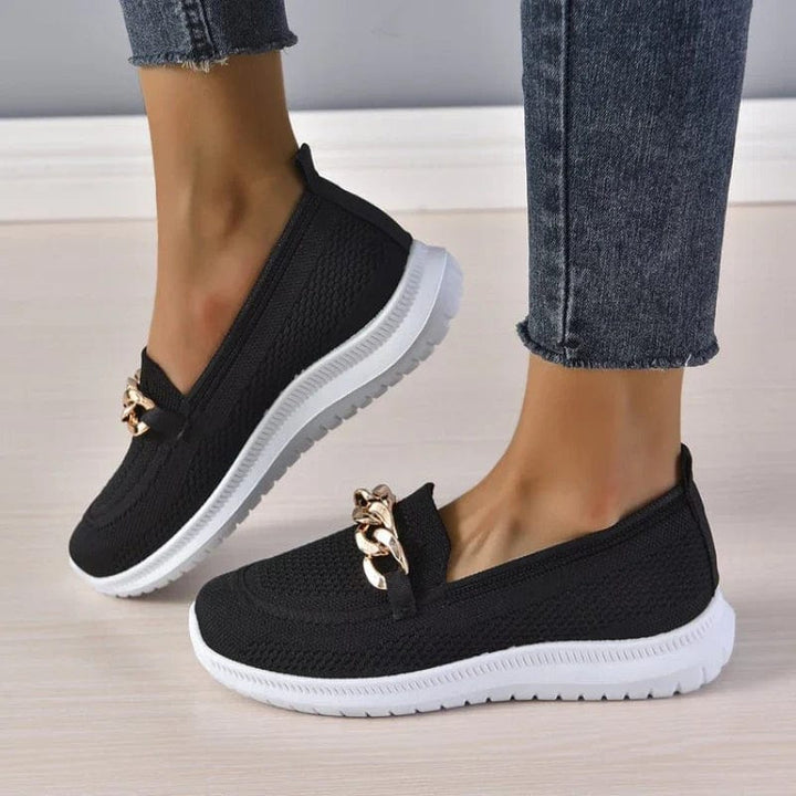 Lightweight women's casual shoes with foot support, perfect for active everyday wear