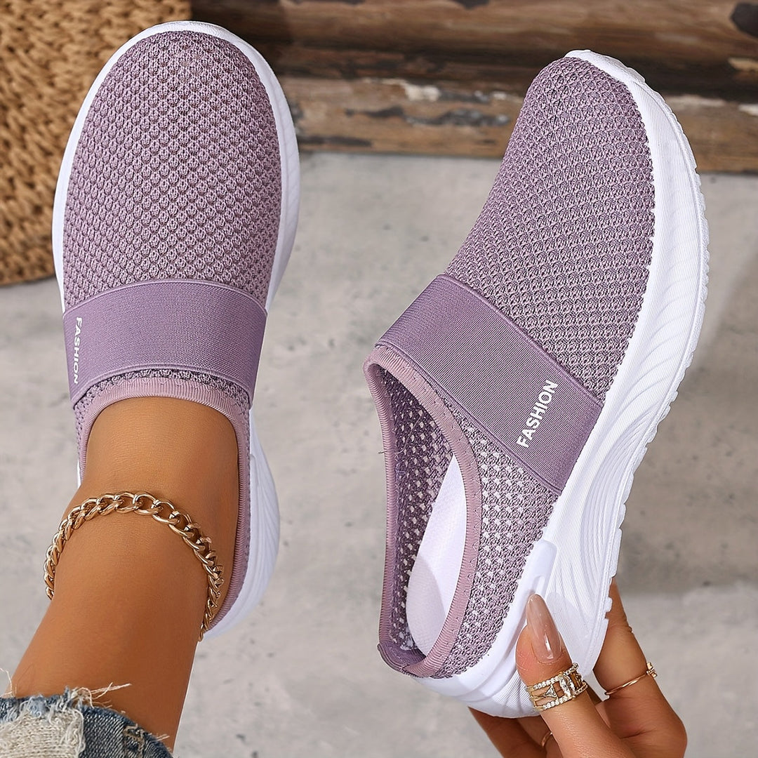 Easy-wear women's slip-on sneakers, breathable mesh for comfortable summer days.