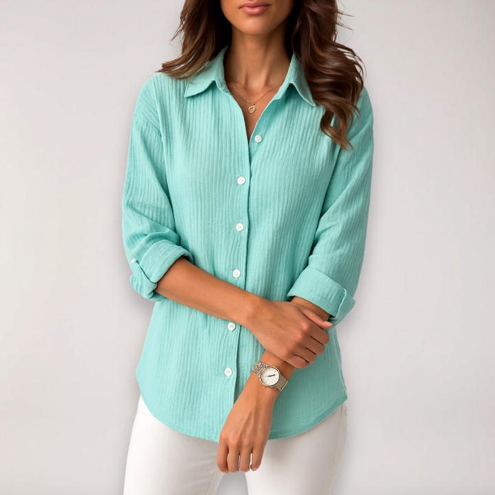 Fashionable women's button-front shirt with roll-up sleeves, ideal for casual and summer outfits.