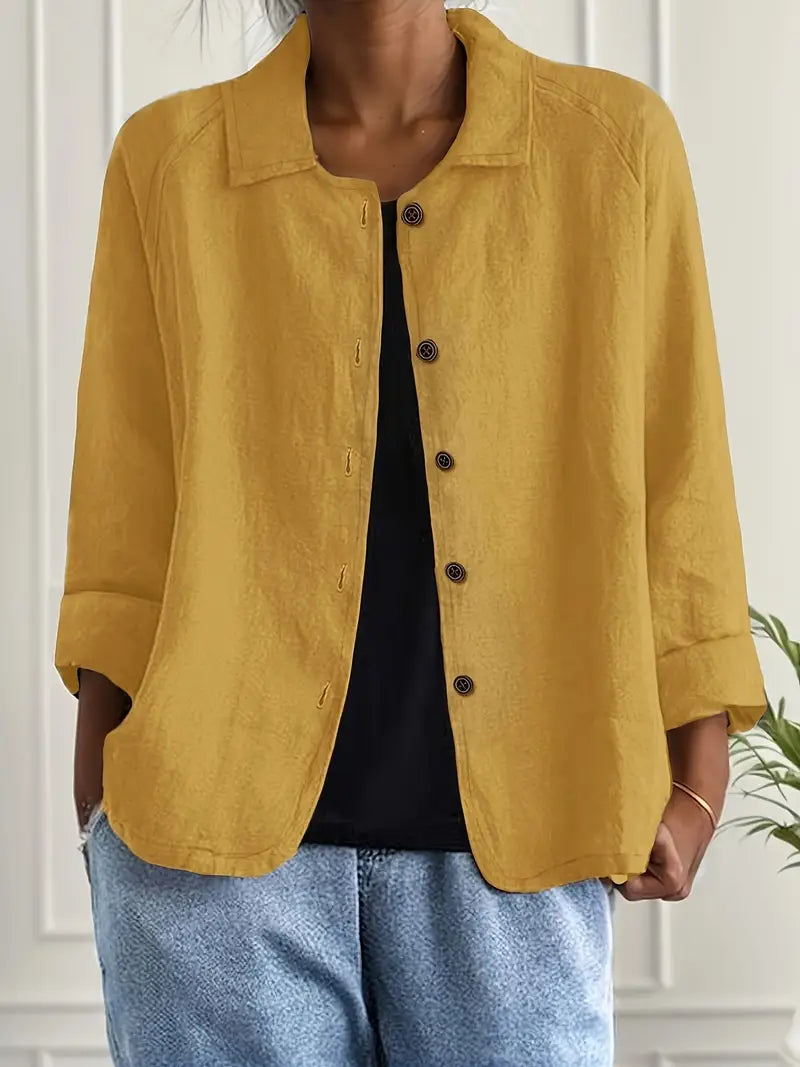 Comfortable women's lightweight button-front jacket, designed for casual and everyday wear.