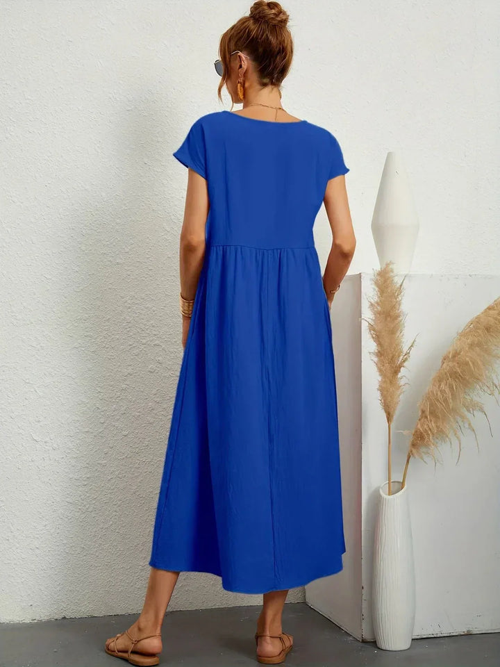 Versatile women's elegant midi dress, ideal for comfortable wear.