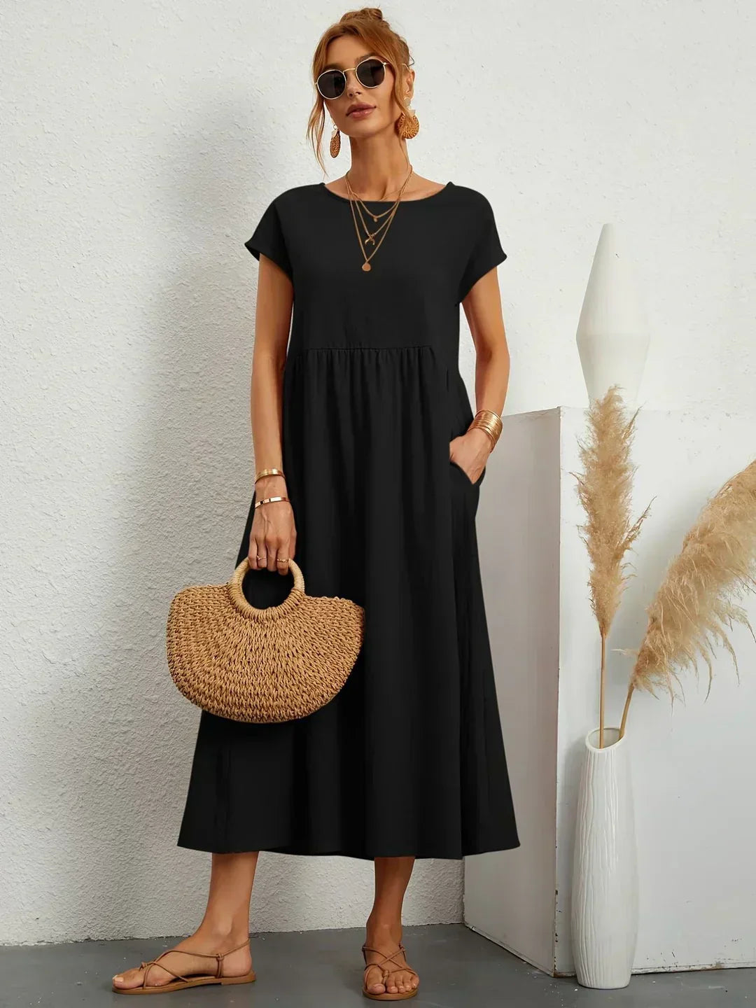Versatile women's dress, a chic and comfortable midi for everyday.